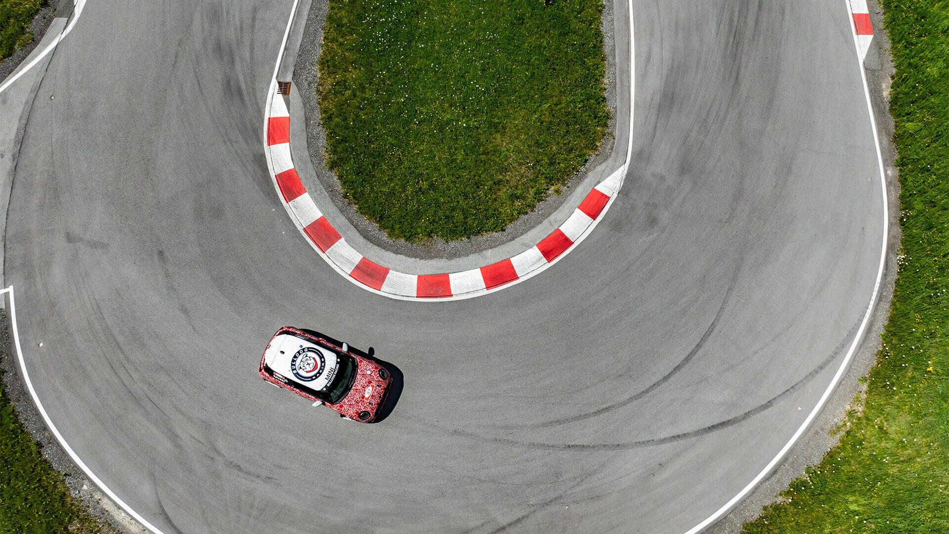 MINI John Cooper Works ve Bulldog Racing Team, 2024 Nürburgring 24 Saat Yarışı'nda Zaferi Kutluyor | MINI Türkiye MINI John Cooper Works ve Bulldog Racing Team, 2024 Nürburgring 24 Saat Yarışı'nda Zaferi Kutluyor | MINI Türkiye